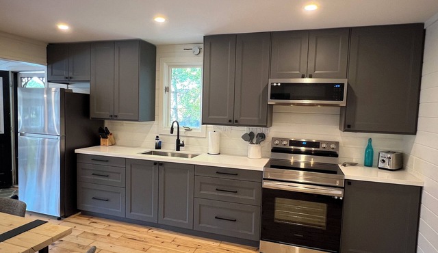 Newly Renovated Waterfront Cottage on Lake Inlet on Honey Harbour!