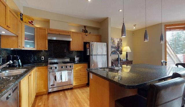 Nicklaus North Luxury Family Townhome, Huge Floor Plan, Quiet, Private Garage