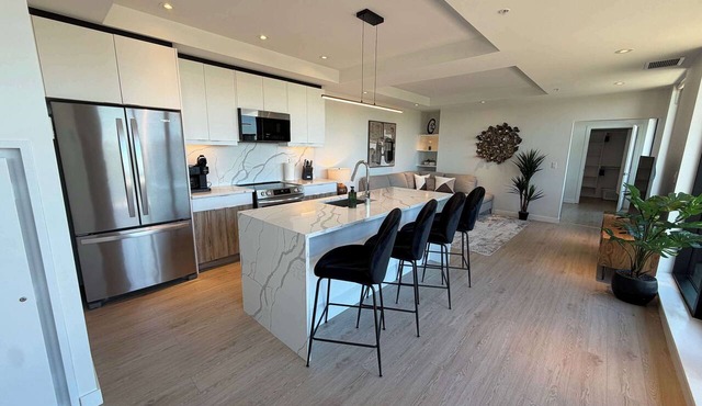 Northend HFX 2 BR/2 Bath Penthouse with waterview