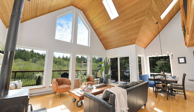 Nowhere Sooke Escape - A West Coast Dream Retreat
