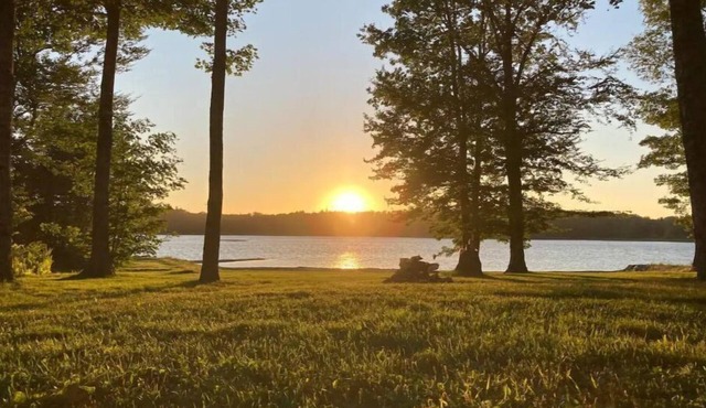 Oakleaf Lake Retreat *Serene with Private Hot Tub*