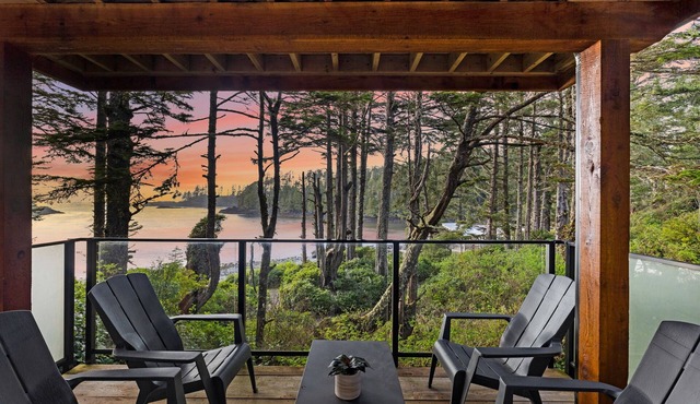 Ocean Views from 2 Decks! Beachfront ⎮ Amphitrite