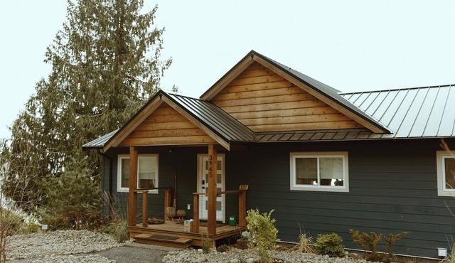 Oceanfront luxury suite with hot tub, sauna, pet friendly - Sitka Suite