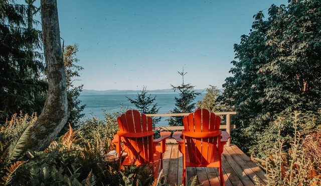 Oceanfront cottage w/hottub in Jordan River BC