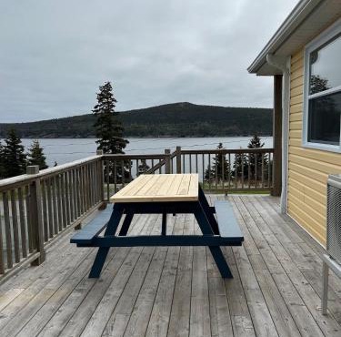 Oceanfront Cottage Walk to Trail & Boat Tours