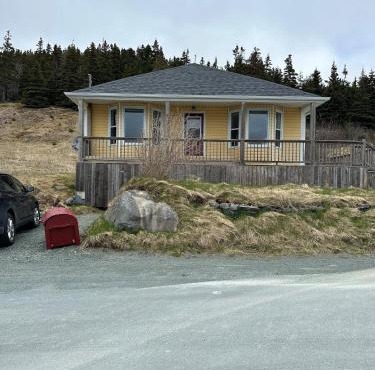 Oceanfront Cottage Walk to Trail & Boat Tours
