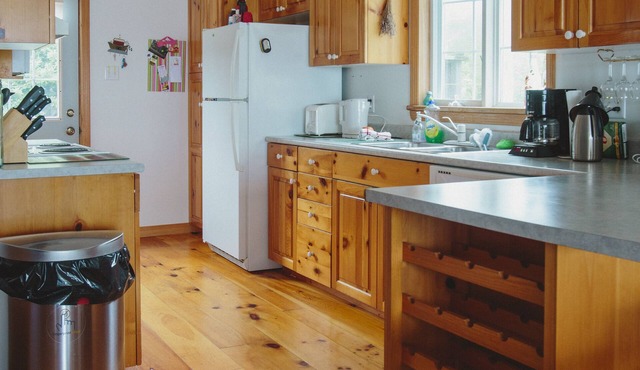 Oceanfront Home in Hubbards -30 Minutes From Halifax