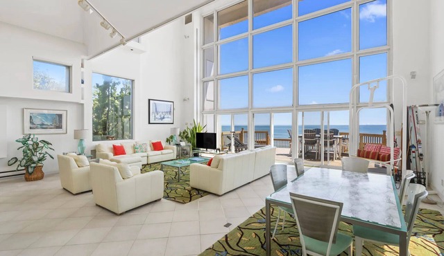 Oceanfront Miami Vice House - Sleeps 12 - Croatan Beach