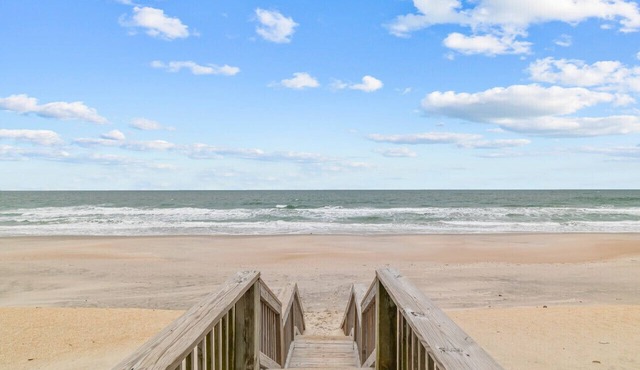 Oceanfront Pet Friendly Oasis - Discounted Apr/May Dates Available!