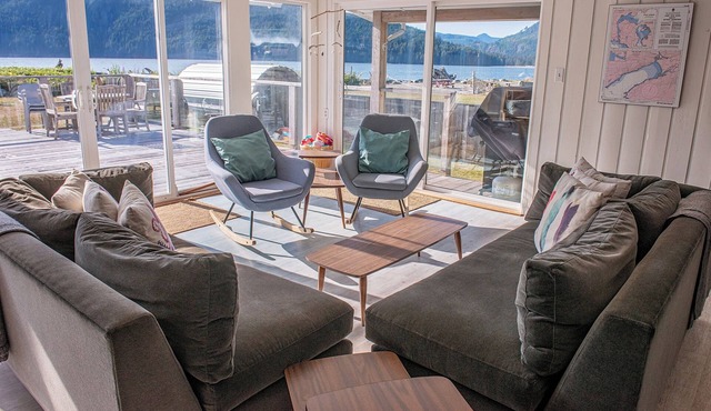 Oceanfront Retreat. Breathtaking Views, Barrel Sauna & Family-Friendly Comfort.