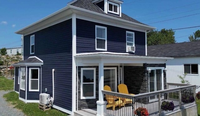 Oceanfront Saltbox With Hot Tub in the Heart of Bay Roberts