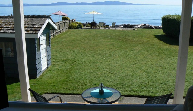 OCEANFRONT SUITE ON WALK ON SANDY BEACH WITH INCREDIBLE VIEWS.