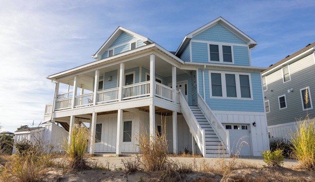 Oceanside 7min walk2beach,6BR,Pool,HotTub,Foosball