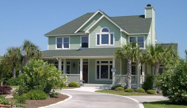 Oceanside Interior Home with Private Pool, Hot tub, Golf Cart, in Dolphin Ridge