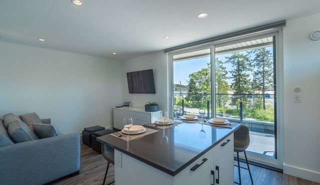 One Bedroom Suite with Harbour Views