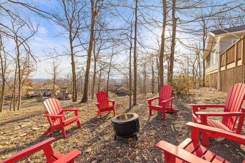 One-level w FirePit 2 Living Areas & Resort Amens in Hedgesville