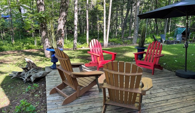 Ontario’s HIDDEN GEM! Cozy chalet in sought after Hidden Valley Highlands.