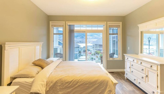 Osoyoos Cottage Retreat | Private Beach & Pools