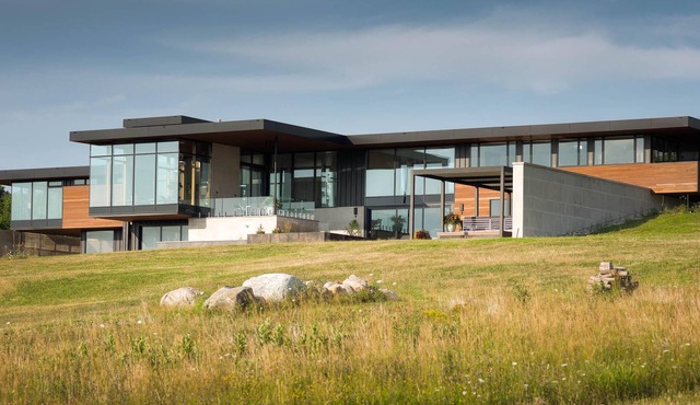 Out of this world LA inspired home near Thornbury with studio! 6bdrm 6bath!