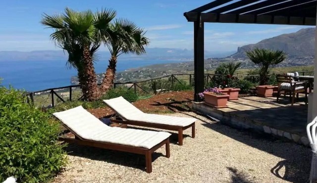 Panoramic Villa: Relaxation and Privacy