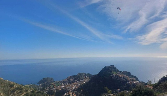 Panoramic cottage 100 mt from the main square view Taormina and Calabria
