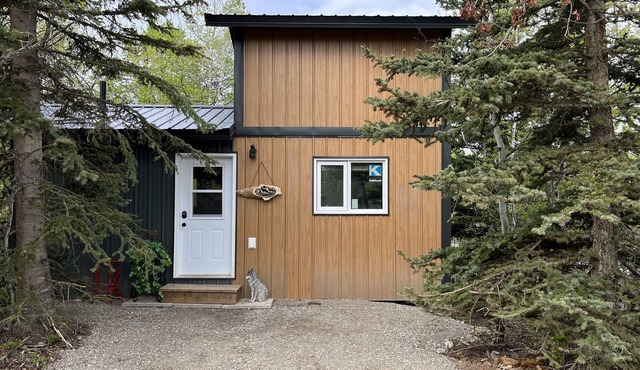 Payne Lake Wilderness Huts - Wolf's Lair