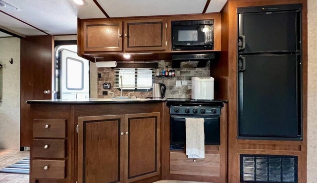 Payne Lake Wilderness Huts-Camper E3