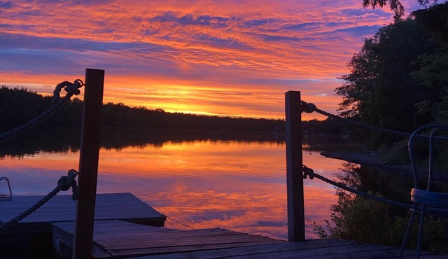 Peaceful & beautiful Lakefront home . Weekly & short term rental.