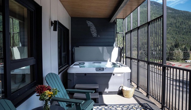 Peaceful & Beautifully Designed Revelstoke Escape