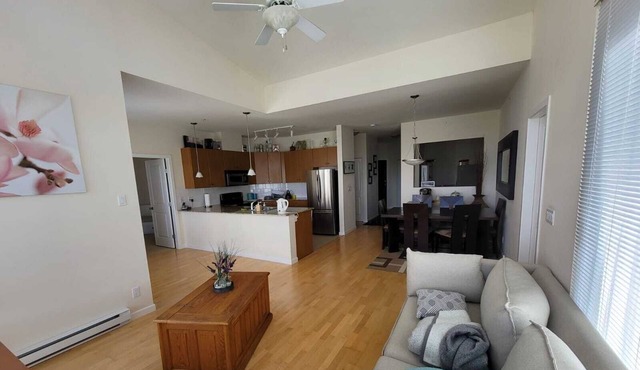 Peaceful Centralized TopFloor Condo in Surrey Guilford