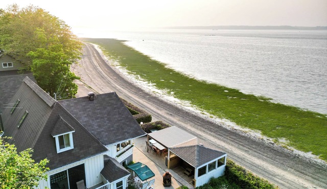 Peaceful Chalet on the St. Lawrence – Spa, Views & Serenity