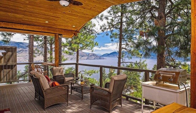Peachland Treehouse Suite
