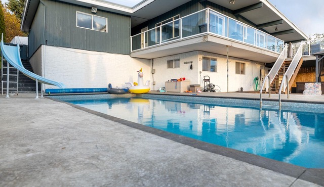 Perfect retreat * LEGAL BNB * 4 rooms on site. Group bookings available.