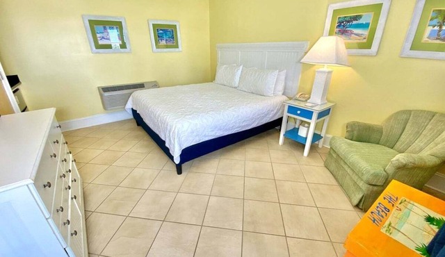 Pet-friendly, 3 Blocks to Beach, Pool, #114