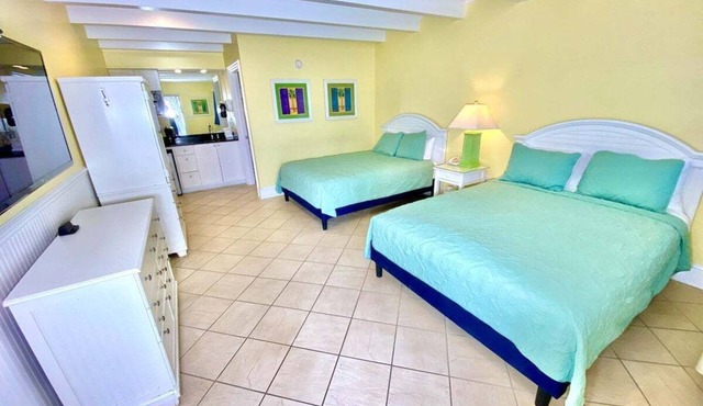 Pet-friendly, 3 Blocks to Beach, Pool, #304