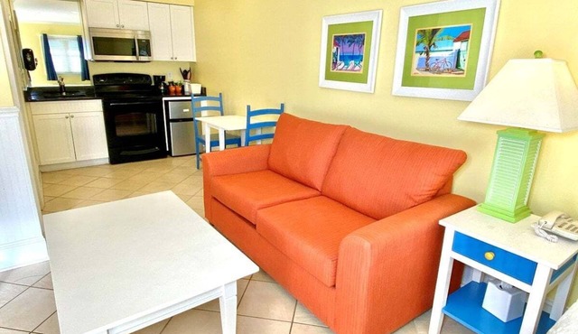 Pet-friendly, 3 Blocks to Beach, Pool, #403