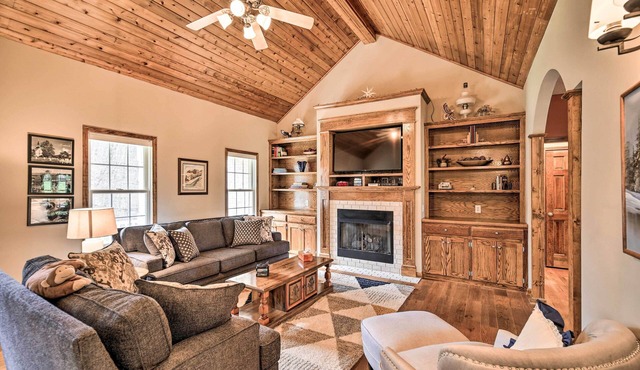Pet-Friendly Abingdon Abode w/Yard & Grill!