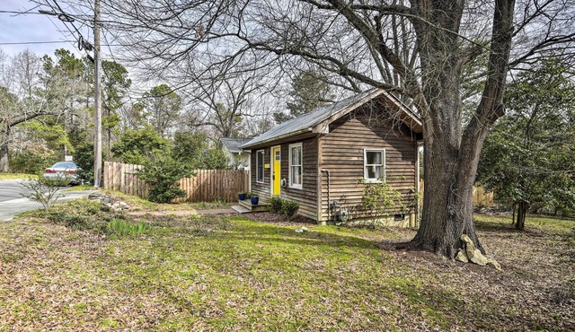 Pet-Friendly Carrboro Cottage < 1 Mi to Carr Mall