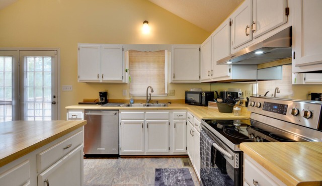Pet-Friendly Charming Cozy Greensboro Gem 3 Bedroom Home by RedAwning