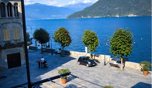 Piazzetta Lago by Lago Reisen