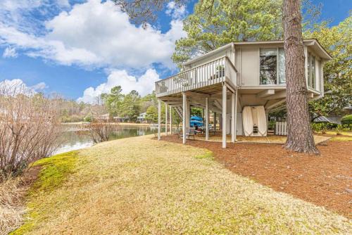 Pinehurst Lakefront Treehouse