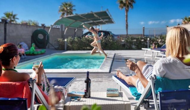 Pistacchio - 2-bedroom apartment with large lateral sea view terrace and pool in the garden