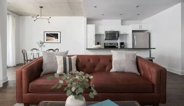 Place-Des-Arts 1-Bedroom Condo