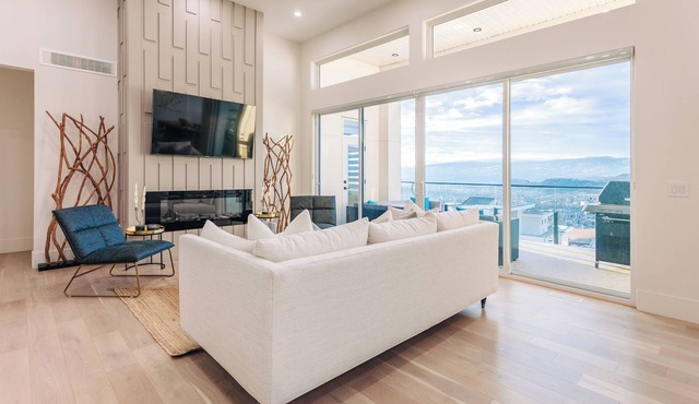 Play&Stay: Mountain & Lake Views/Theatre+ Spacious