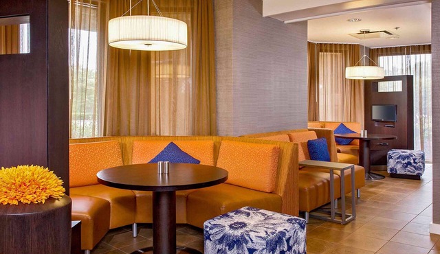 Pleasant Stay, Convenient Location! 4 Family-friendly Units, Free Parking, Pool