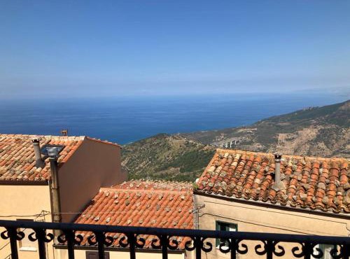 Pollina Suites & Apartments
