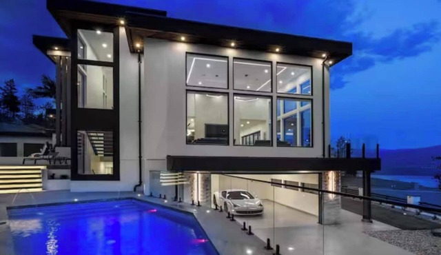 Pool | Hot Tub | Lakeview | Poker Table | King Bed