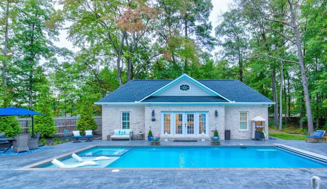 Pool house