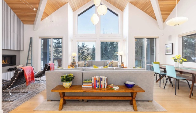 Premium 4-Bedroom w/Secure Parking & walking distance to the slopes!