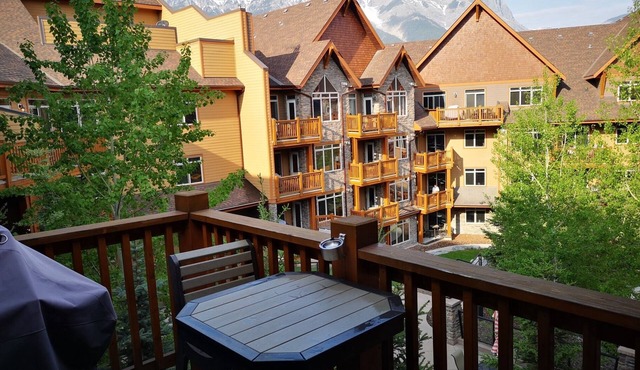 Premium Mountain View! Luxurious 2 Bed Condo at Stoneridge Mountain Resort